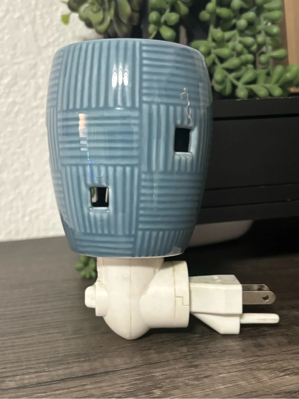 Scentsy Ceramic Plug-In Wax Warmer - Red or Blue